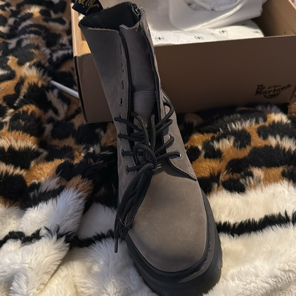 NWT Dr. Marten Jadon - Picture 3 of 4